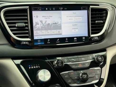 Used 2024 Chrysler Pacifica Touring-L image 20