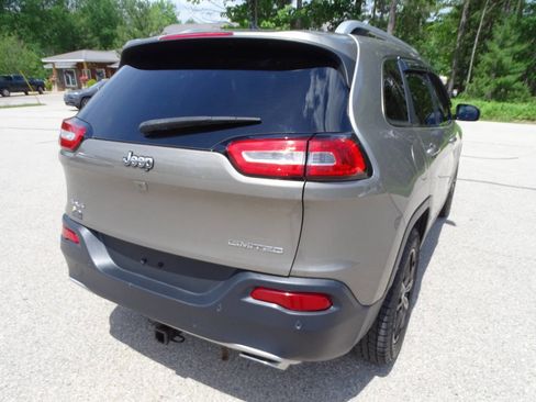 Used 2017 Jeep Cherokee Limited w/ Safetytec Group AWD/4WD image 10