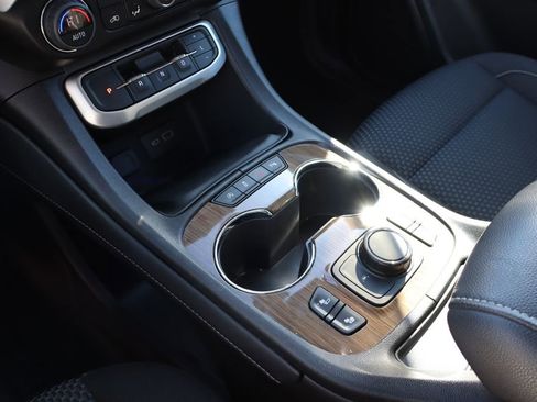 Used 2023 GMC Acadia SLE w/ Driver Convenience Package image 26