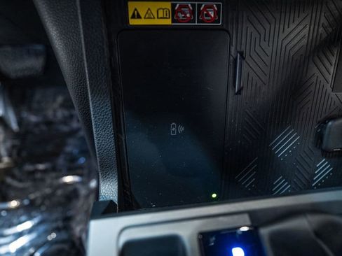 Certified 2025 Toyota Tacoma TRD Off-Road image 24