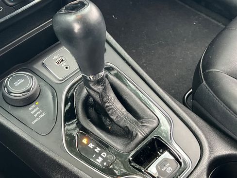 Used 2019 Jeep Cherokee Latitude Plus image 25