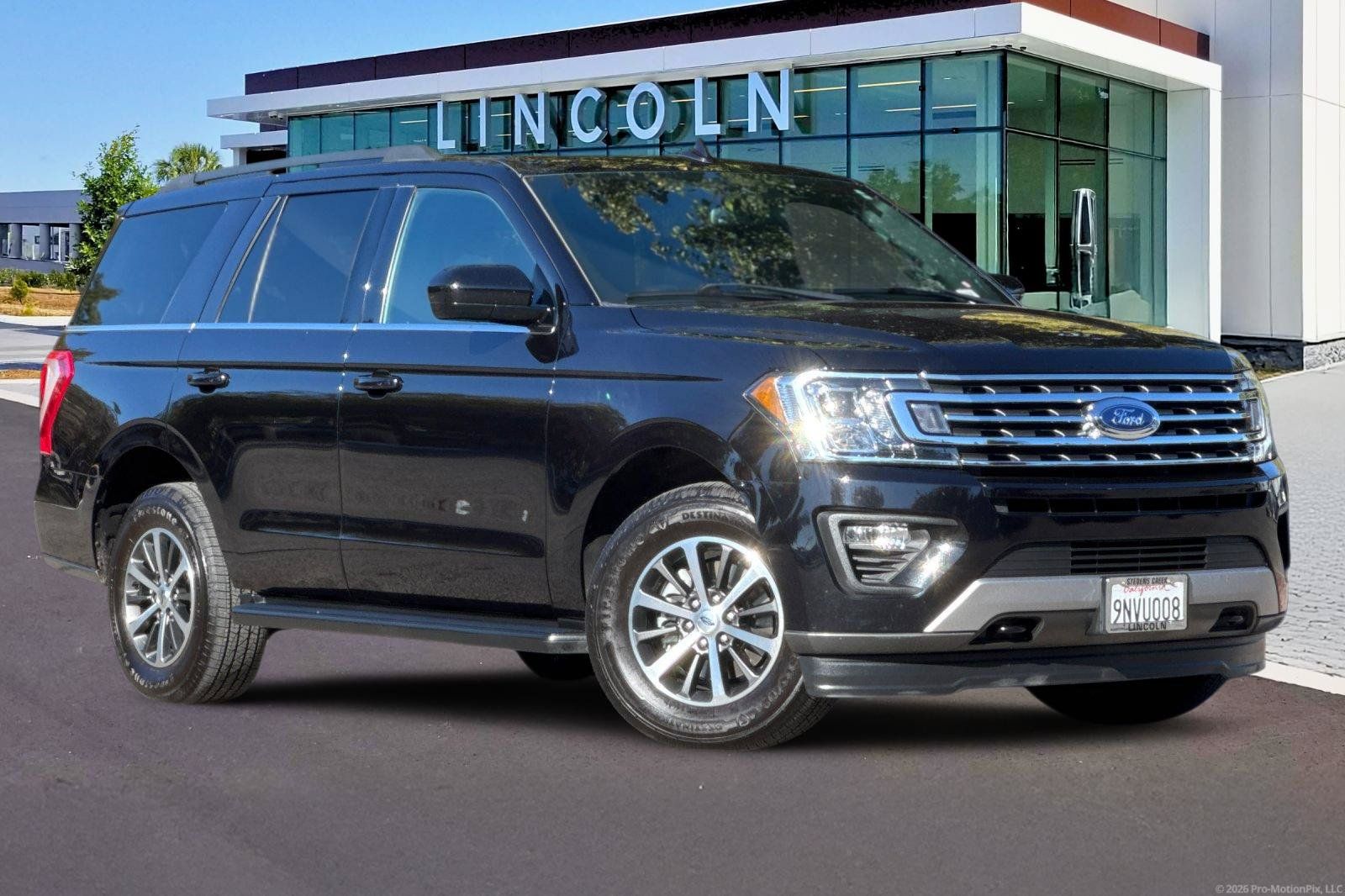 Used 2021 Ford Expedition XLT AWD/4WD image 2