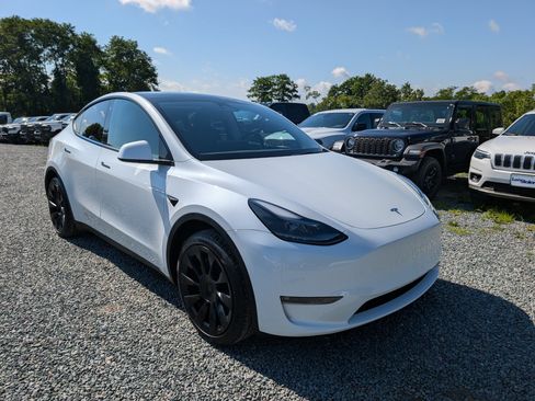 Used 2023 Tesla Model Y Long Range AWD/4WD image 7