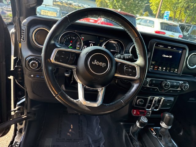 Used 2022 Jeep Wrangler Unlimited Rubicon 4xe AWD/4WD image 17