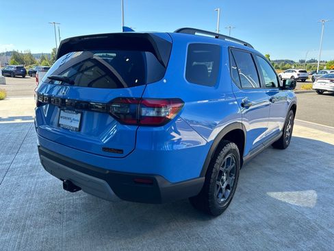 Used 2025 Honda Pilot TrailSport image 5