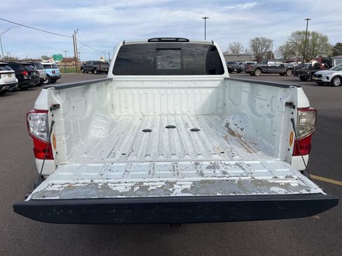 Used 2018 Nissan Titan SV w/ SV Convenience Package AWD/4WD image 11
