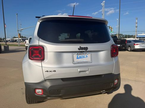 Used 2020 Jeep Renegade Altitude AWD/4WD image 16