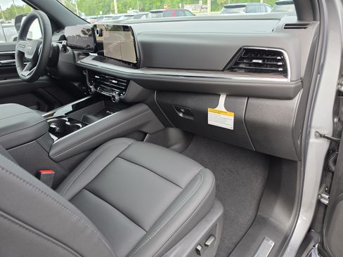 New 2026 Chevrolet Suburban LT w/ Comfort Package AWD/4WD image 19