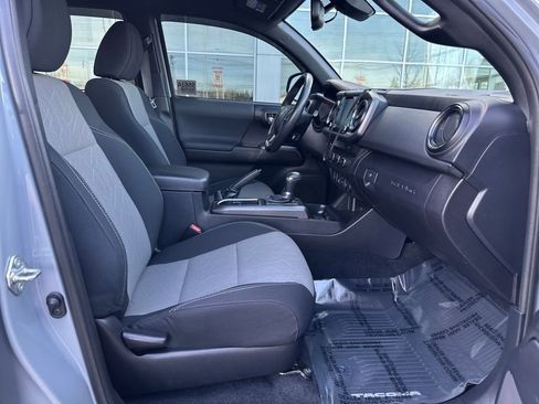 Used 2021 Toyota Tacoma TRD Off-Road image 17