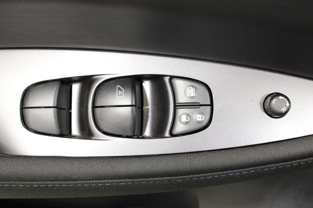 Used 2025 Nissan Leaf S FWD image 17
