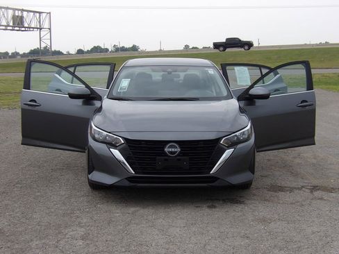 Used 2025 Nissan Sentra SV FWD image 26