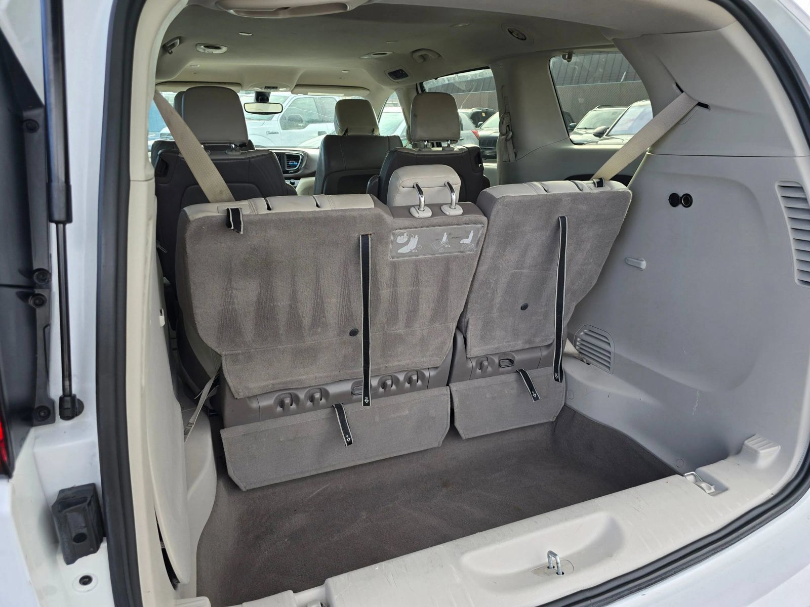 Used 2021 Chrysler Voyager Lxi FWD image 17
