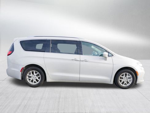 Used 2021 Chrysler Pacifica Touring-L image 8