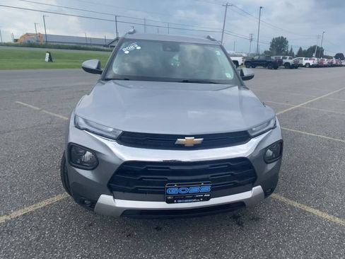Used 2023 Chevrolet TrailBlazer LT w/ Convenience Package FWD image 3