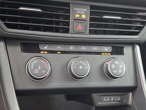 Used 2024 Volkswagen Jetta Sport image 15