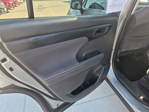 Used 2021 Toyota Highlander LE image 12