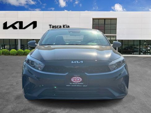 Used 2023 Kia Forte LXS FWD image 2