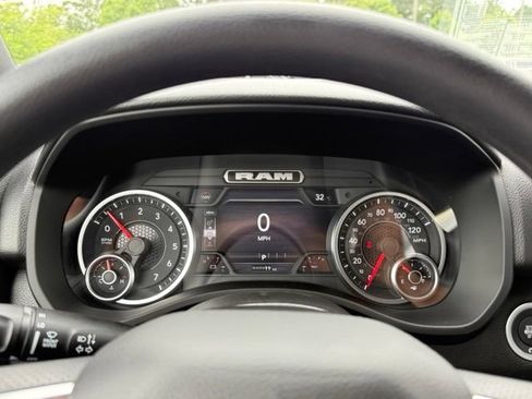 New 2026 RAM 1500 Express AWD/4WD image 17