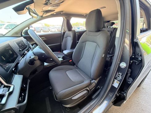 Used 2023 Kia Sportage LX AWD/4WD image 5