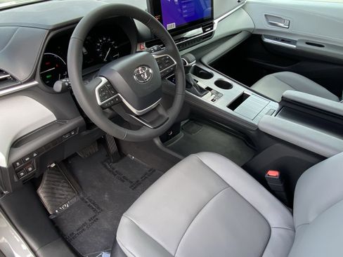 Certified 2026 Toyota Sienna XLE AWD/4WD image 26