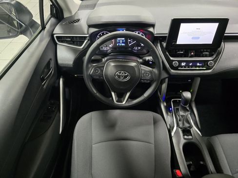 Certified 2025 Toyota Corolla Cross LE image 21