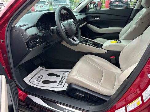 Used 2024 Honda Accord Touring image 12