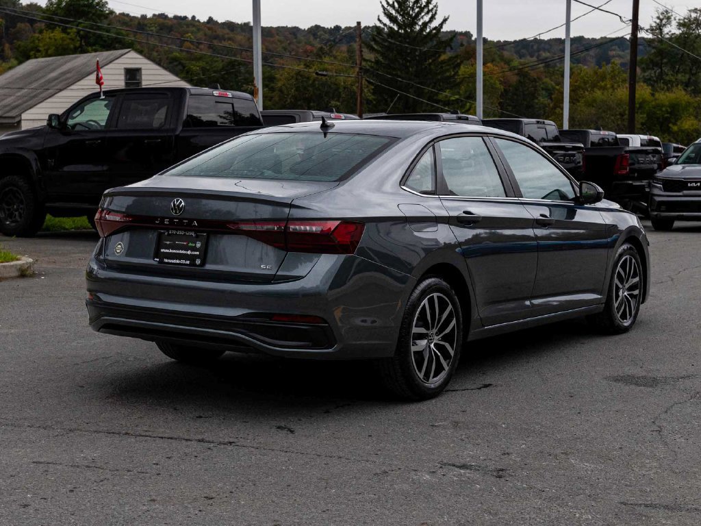 Used 2026 Volkswagen Jetta SE FWD image 4