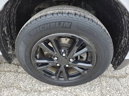 Used 2017 Chevrolet Equinox LT w/ Convenience Package image 13