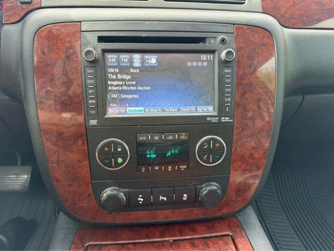 Used 2013 Chevrolet Avalanche LTZ AWD/4WD image 22