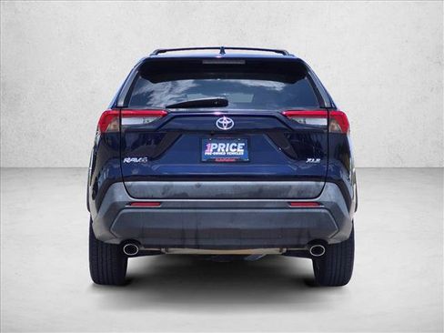 Used 2019 Toyota RAV4 XLE FWD image 6