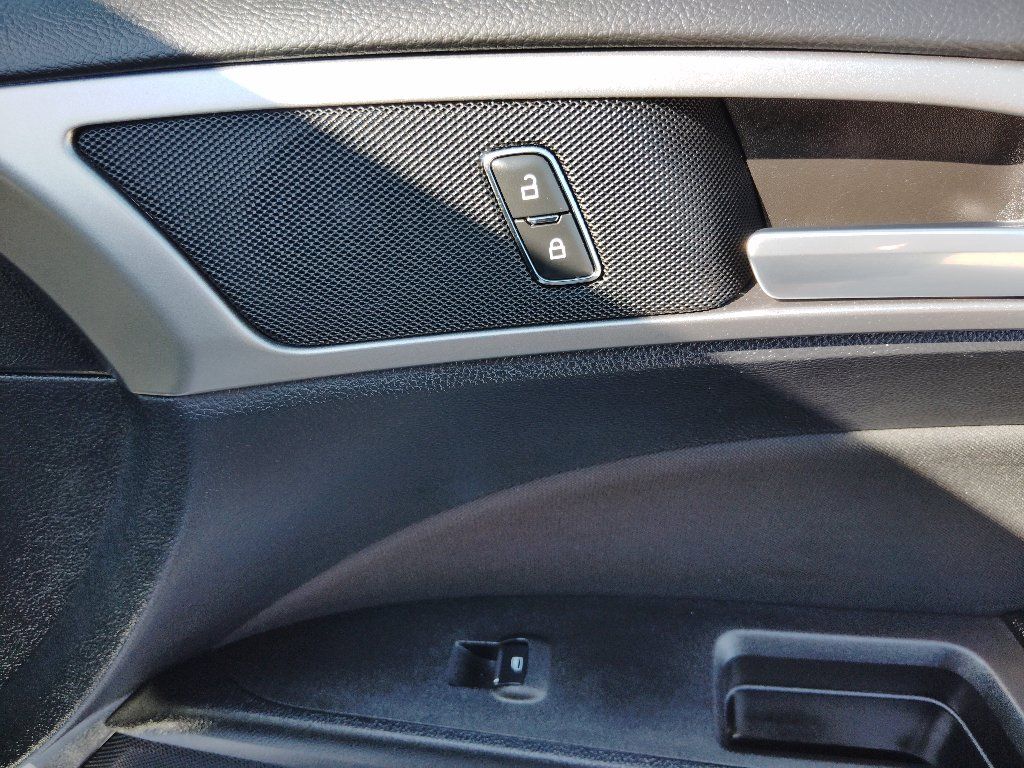 Used 2020 Ford Fusion SE FWD image 29