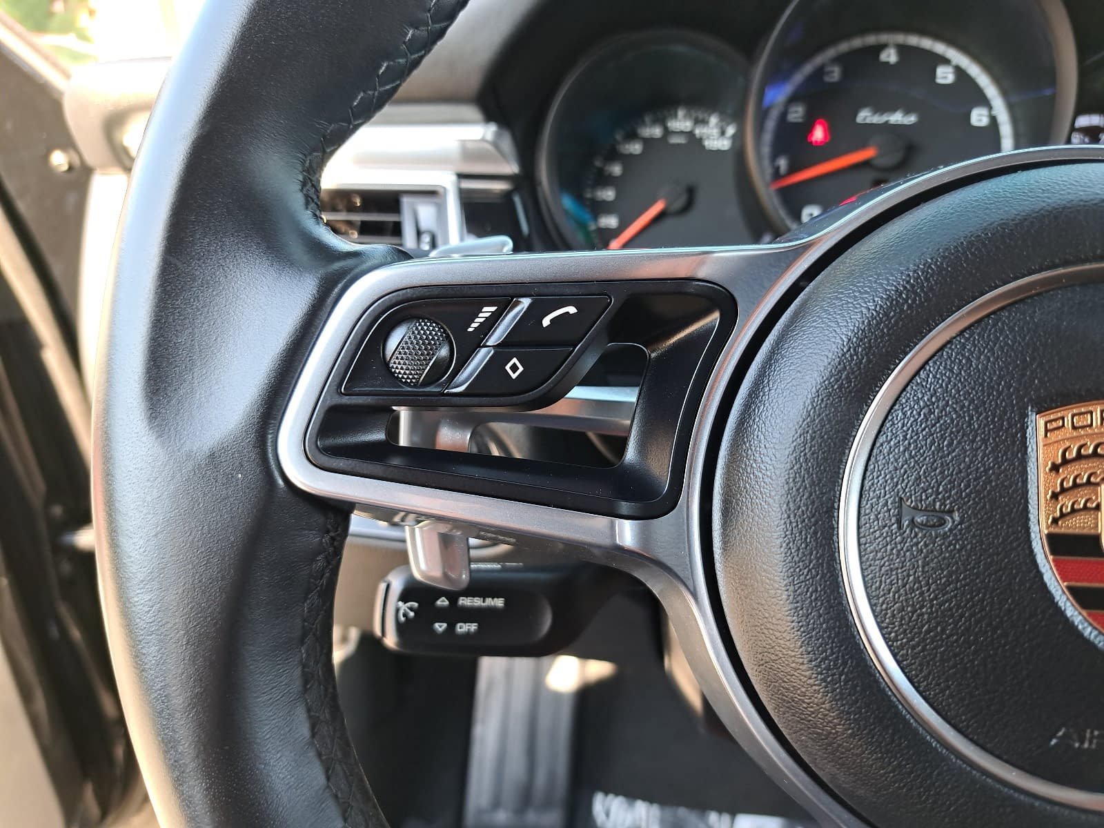 Used 2018 Porsche Macan Turbo AWD/4WD image 19