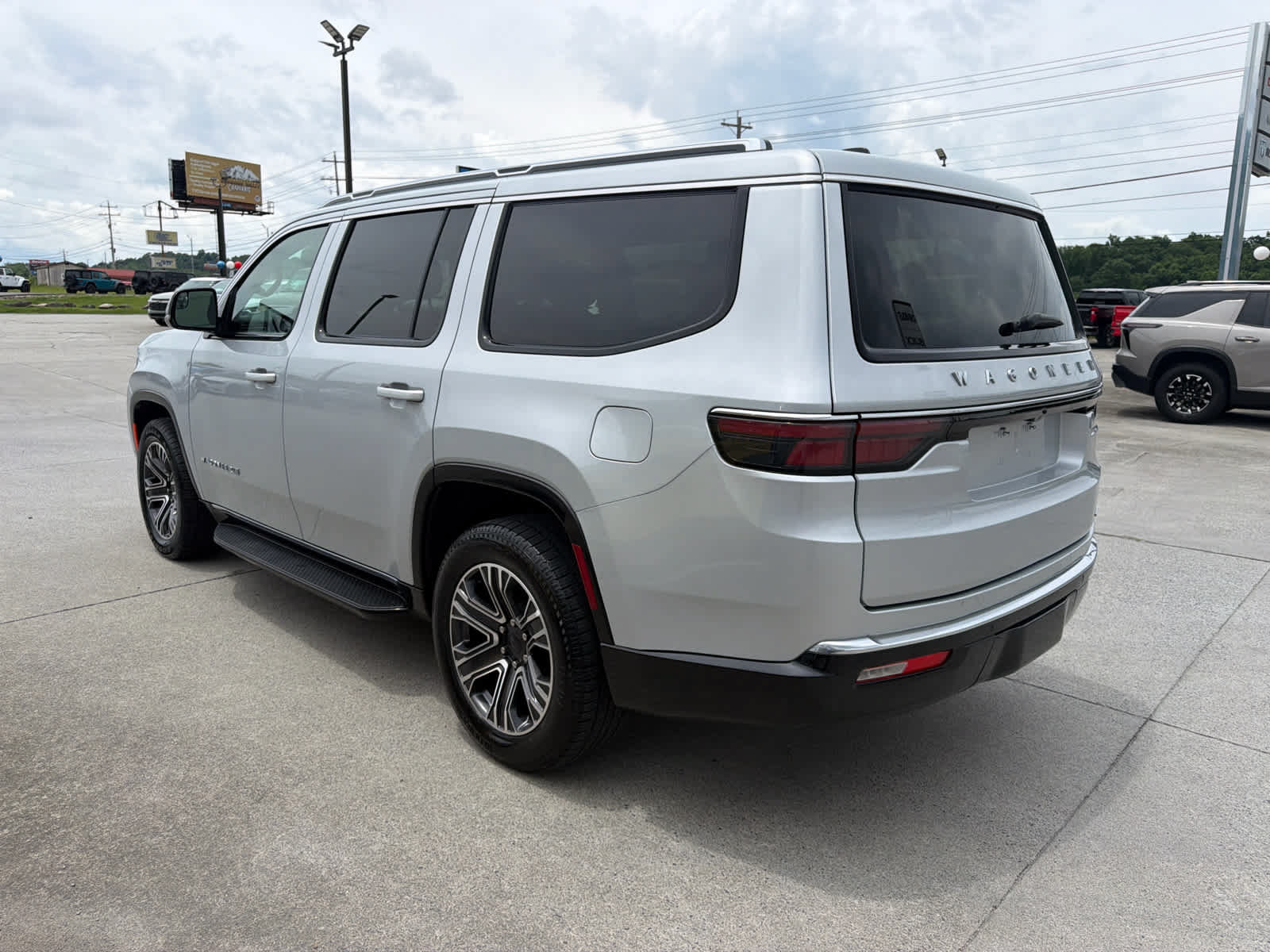Used 2024 Jeep Wagoneer Series II AWD/4WD image 6