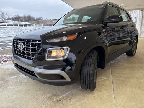 Used 2023 Hyundai Venue SEL image 6