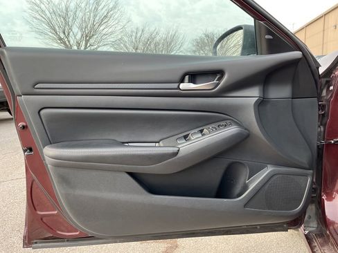 Used 2024 Nissan Altima 2.5 SV image 16