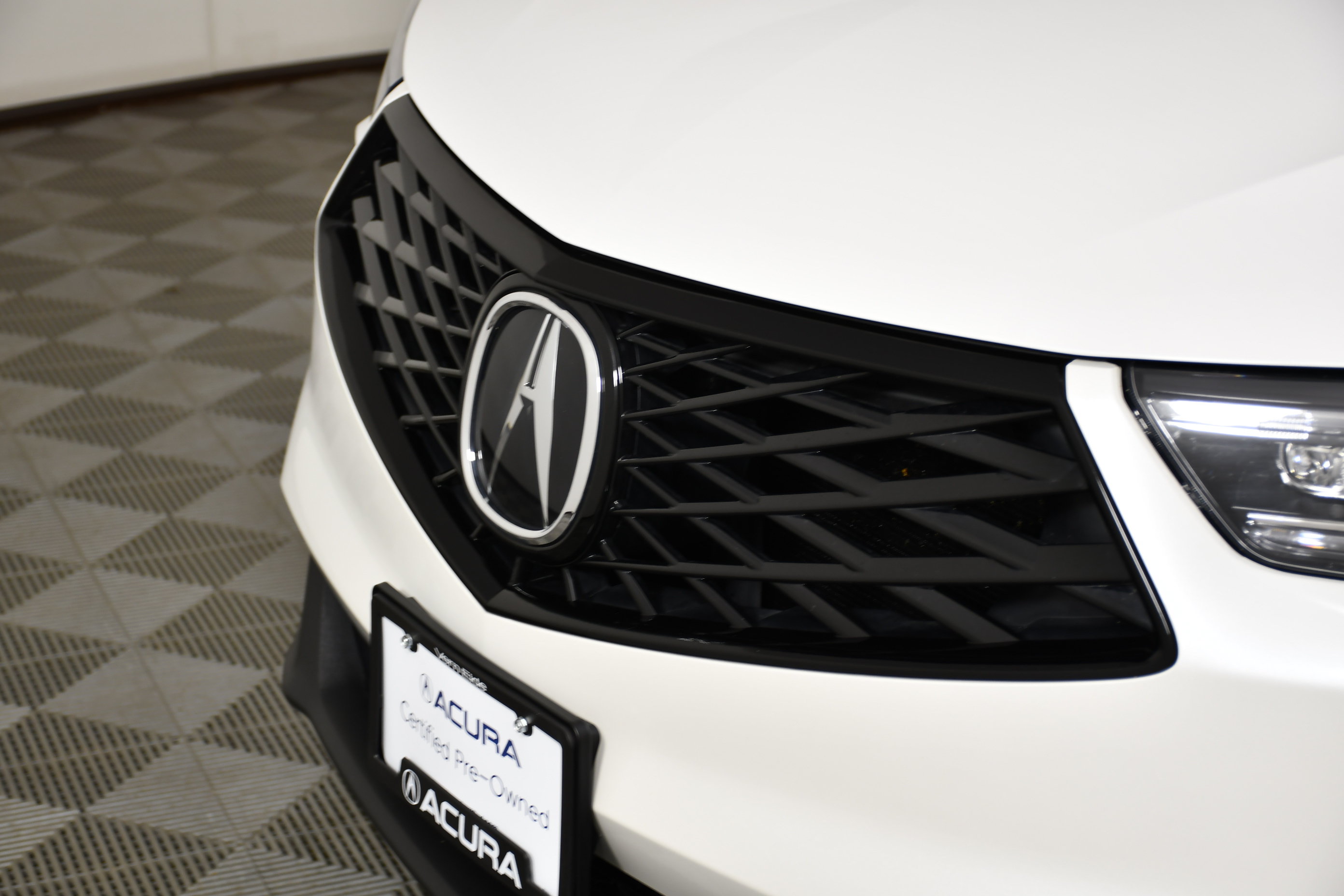 Used 2025 Acura RDX SH-AWD image 11