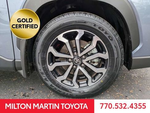 Used 2024 Toyota Corolla Cross SE image 11