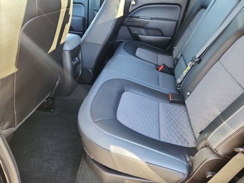 Used 2017 Chevrolet Colorado Z71 w/ Z71 Midnight Edition image 11