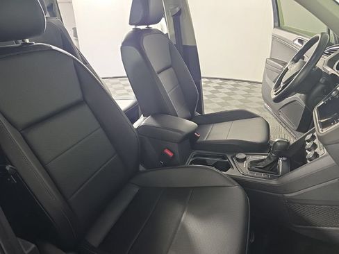 Used 2018 Volkswagen Tiguan SE w/ Panoramic Sunroof Package AWD/4WD image 37