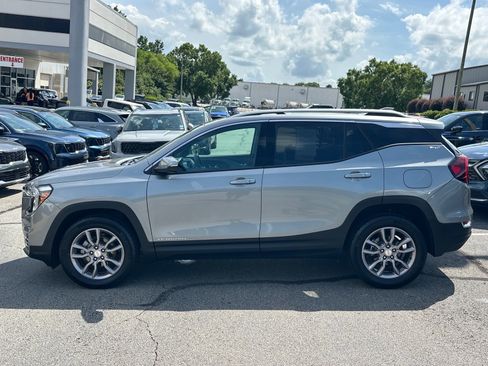 Used 2024 GMC Terrain SLT AWD/4WD image 6