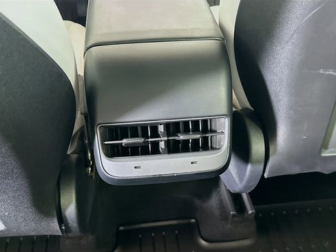 Used 2024 Tesla Model Y Long Range image 28