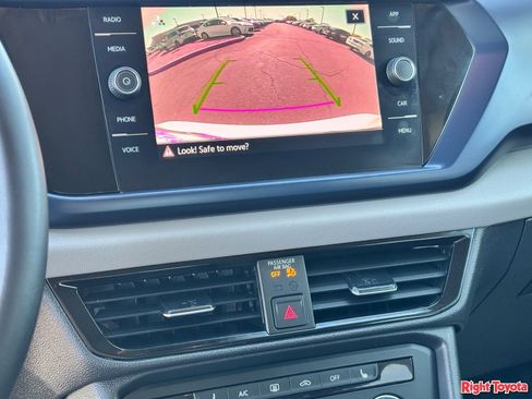 Used 2022 Volkswagen Taos SE image 25