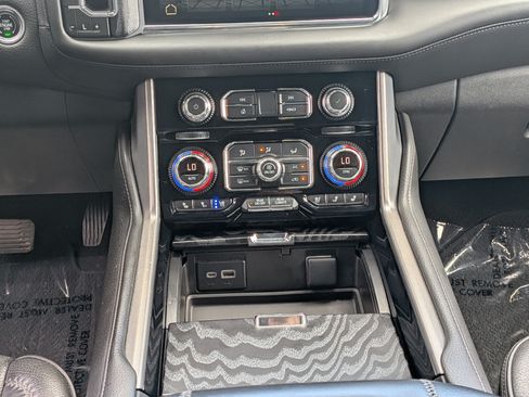 Used 2023 GMC Yukon Denali AWD/4WD image 21