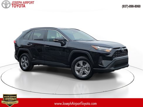 Used 2025 Toyota RAV4 XLE image 1