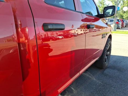 Used 2018 RAM 1500 Express w/ Express Value Package AWD/4WD image 10