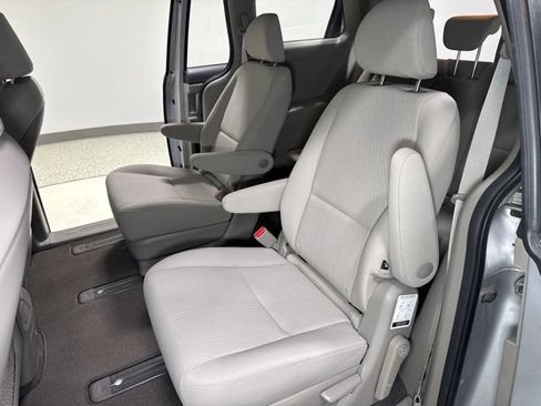 Used 2018 Kia Sedona L FWD image 23