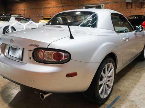 Used 2007 MAZDA MX-5 Miata Grand Touring w/ Premium Pkg RWD image 19