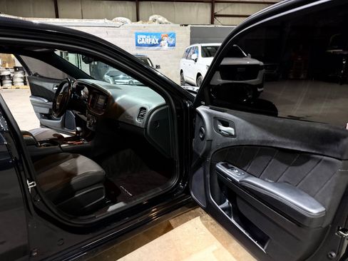 Used 2016 Dodge Charger R/T w/ Blacktop Package RWD image 25
