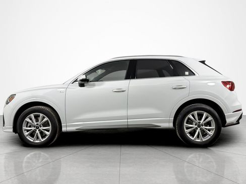 Used 2023 Audi Q3 2.0T Premium w/ Convenience Package AWD/4WD image 2