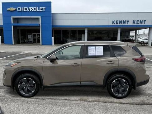 Used 2024 Nissan Rogue SV w/ SV Premium Package AWD/4WD image 32